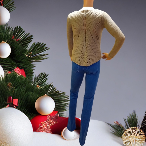 GUILTY Women's Tan Wool Knit Cropped Sweater - Picture 9 of 16